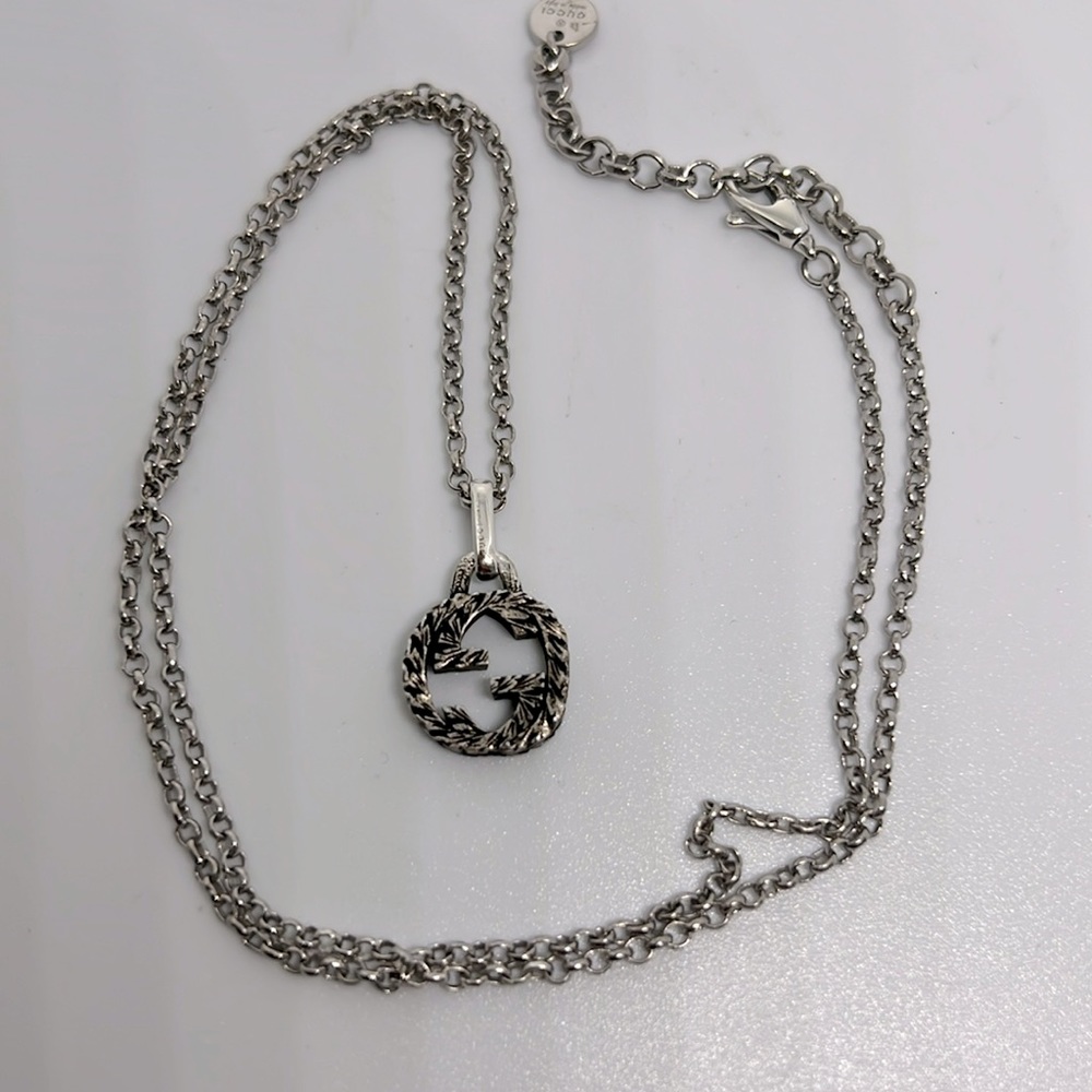 Gucci interlocking double G necklace.